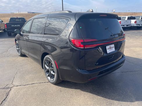 New 2026 Chrysler Pacifica Select w/ S Appearance Package image 7