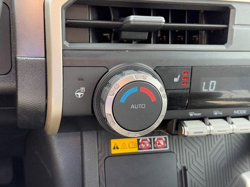 Used 2024 Toyota Tacoma SR5 AWD/4WD image 20