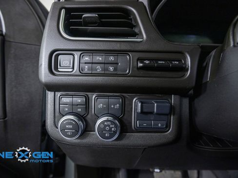 Used 2024 GMC Yukon XL AT4 w/ AT4 Premium Plus Package AWD/4WD image 13