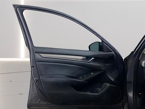 Used 2018 Honda Accord LX image 11