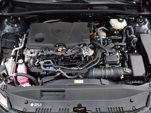 Used 2025 Toyota Camry SE FWD image 9