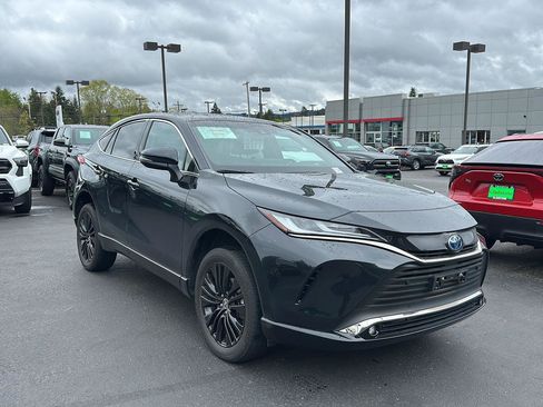 Used 2024 Toyota Venza Nightshade image 2