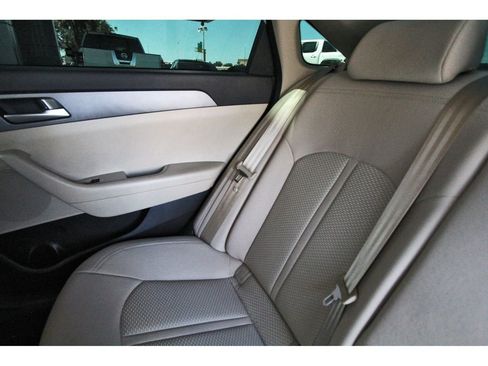 Used 2017 Hyundai Sonata SE FWD image 11
