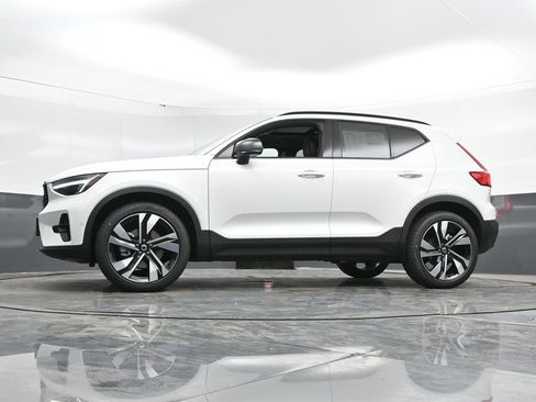 New 2025 Volvo XC40 B5 Plus w/ Protection Package Premier image 43