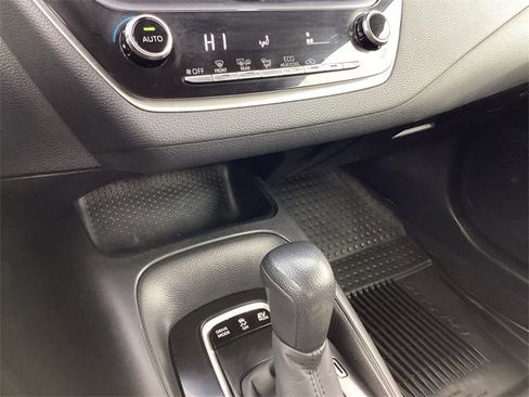 Used 2022 Toyota Corolla LE image 22