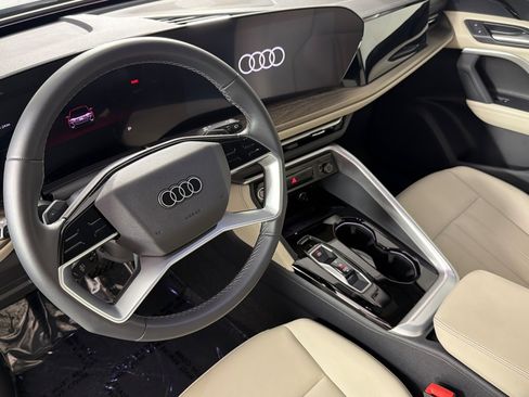 Used 2025 Audi Q5 Premium w/ Convenience Package AWD/4WD image 9