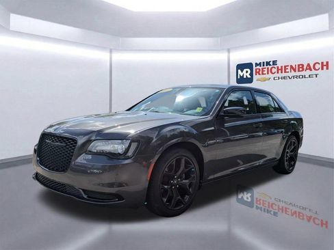 Used 2023 Chrysler 300 Touring w/ Sport Appearance Package RWD image 8