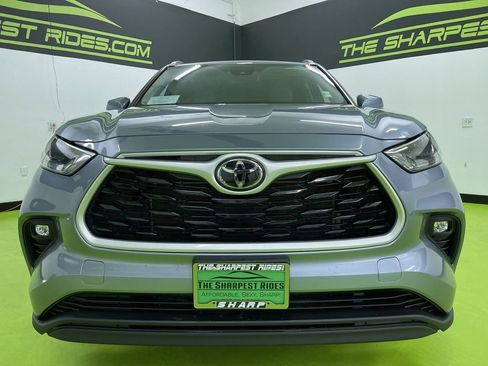 Used 2023 Toyota Highlander XLE image 3