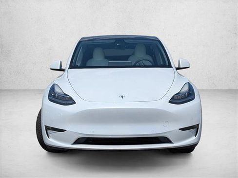 Used 2022 Tesla Model Y Long Range AWD/4WD image 2