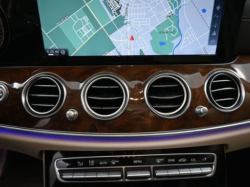 Used 2017 Mercedes-Benz E 300 4MATIC image 21