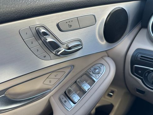 Used 2021 Mercedes-Benz GLC 300 image 5