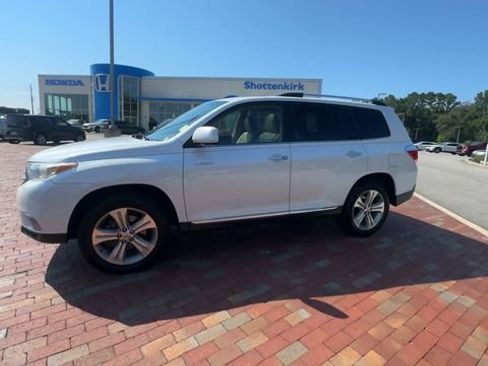 Used 2012 Toyota Highlander Limited w/ Tow Pkg FWD image 7