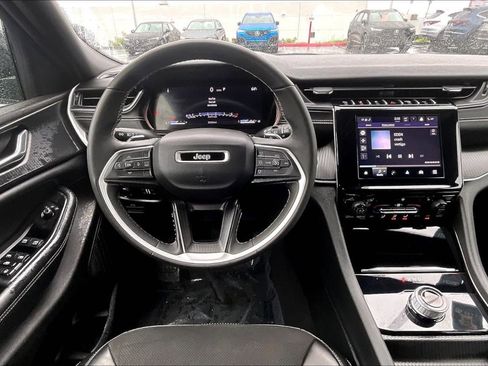 Used 2024 Jeep Grand Cherokee L Laredo image 5