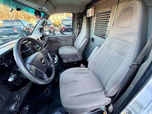 Used 2017 Chevrolet Express 3500 image 8