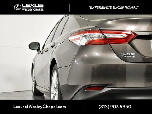 Used 2020 Toyota Camry XLE image 9