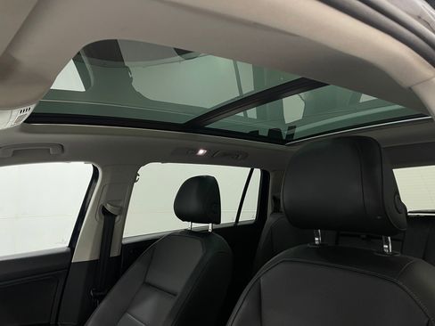 Used 2018 Volkswagen Tiguan SEL image 12