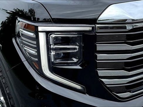 Used 2023 GMC Sierra 1500 SLT w/ SLT Convenience Package image 30