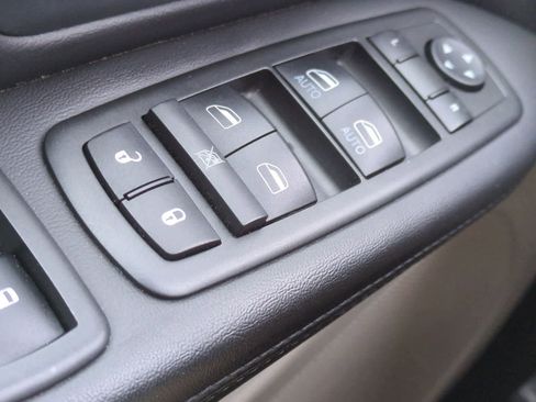 Used 2013 Dodge Grand Caravan SXT image 26