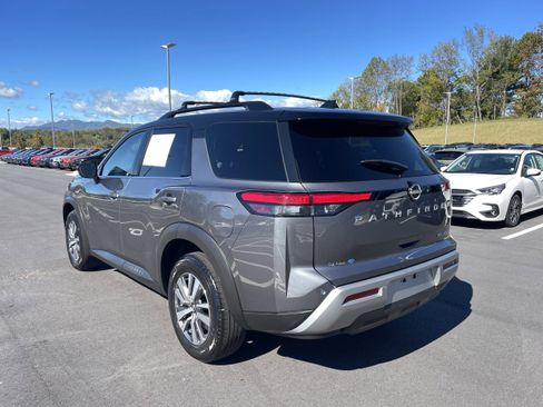 Used 2023 Nissan Pathfinder SL image 11