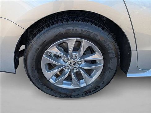 Used 2021 Toyota Sienna XLE image 15