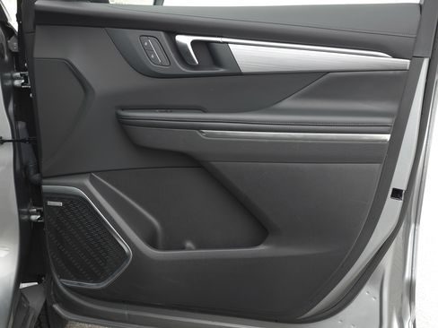 Used 2025 Buick Enclave Preferred image 46