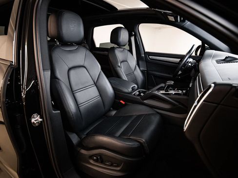 Certified 2023 Porsche Cayenne Platinum Edition AWD/4WD image 29