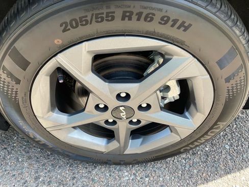 Used 2025 Kia K4 LXS image 10