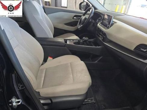 Used 2025 Nissan Rogue SV FWD image 2