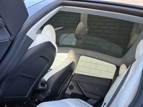 Used 2025 Tesla Model Y Long Range image 36