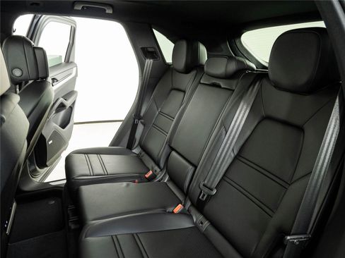 New 2026 Porsche Cayenne S AWD/4WD image 22