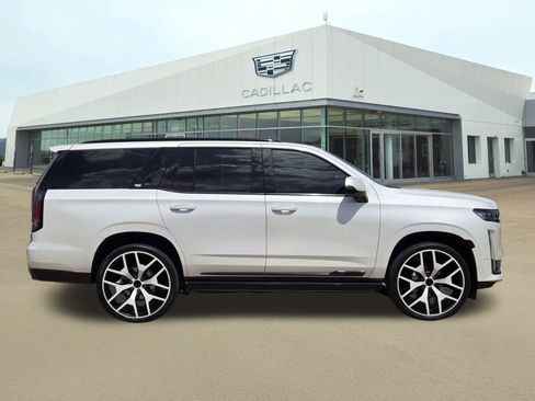 Used 2023 Cadillac Escalade Sport Platinum AWD/4WD image 3