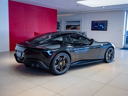 Used 2022 Ferrari Roma image 6