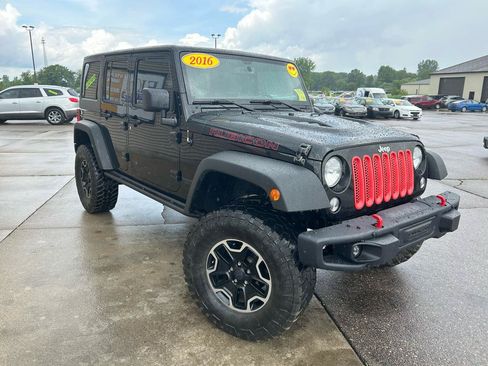 Used 2016 Jeep Wrangler Unlimited Rubicon AWD/4WD image 3