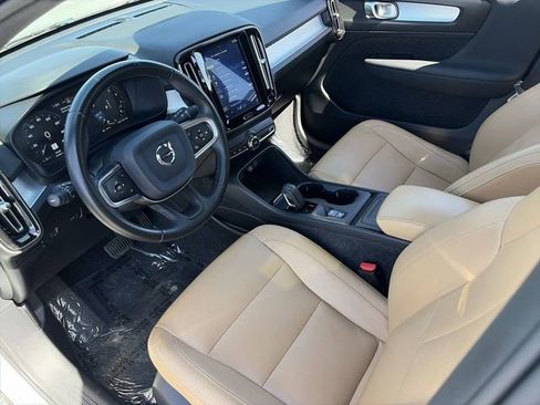 Used 2020 Volvo XC40 T5 Momentum w/ Protection Package Premier AWD/4WD image 19