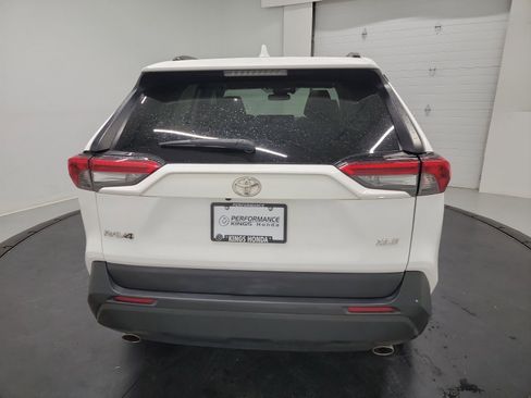 Used 2019 Toyota RAV4 XLE Premium w/ Cold Weather Package FWD image 8