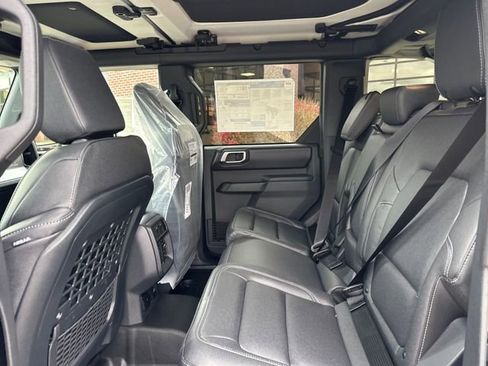 New 2025 Ford Bronco Badlands image 10