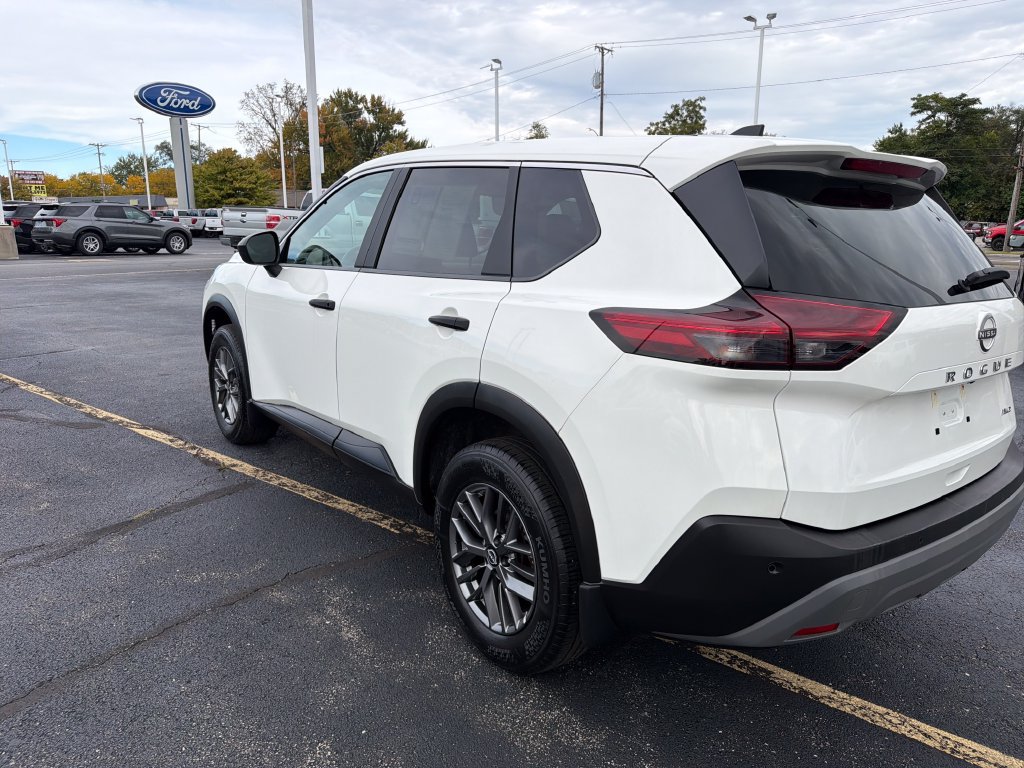 Used 2023 Nissan Rogue S AWD/4WD image 3