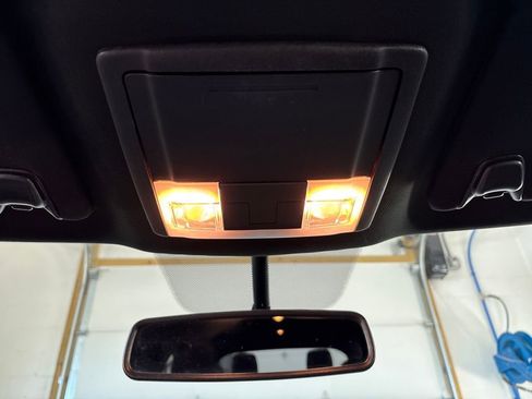 Used 2018 Ford Explorer XLT w/ Equipment Group 202A FWD image 43
