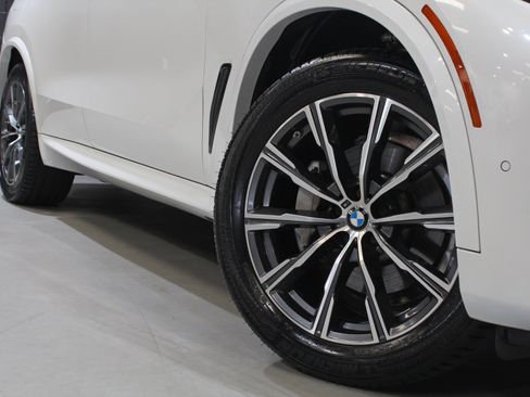 Used 2021 BMW X5 xDrive40i w/ M Sport Package AWD/4WD image 19