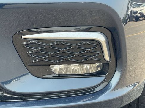 Used 2023 Chrysler Pacifica Touring-L FWD image 17
