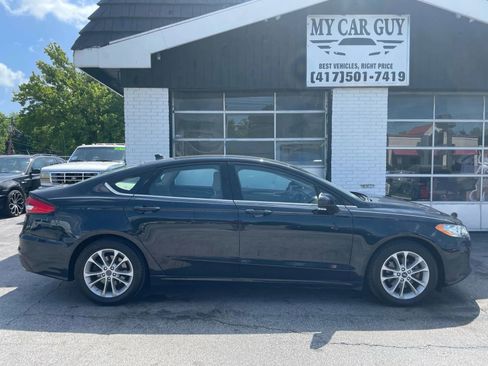 Used 2020 Ford Fusion SE image 12