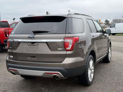 Used 2016 Ford Explorer XLT w/ Equipment Group 202A image 5