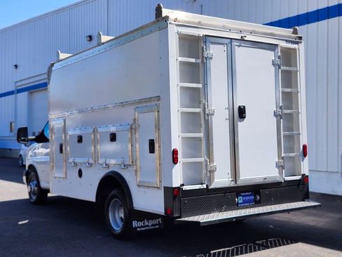Used 2022 Chevrolet Express 3500 w/ Power Convenience Package RWD image 3