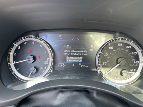 Used 2025 Toyota Highlander XLE AWD/4WD image 12