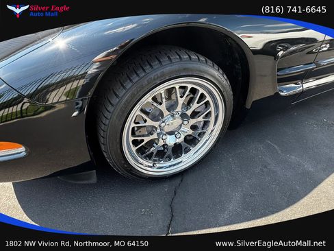 Used 2001 Chevrolet Corvette Convertible w/ Preferred Equipment Group2 RWD image 3