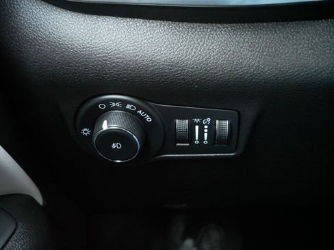 Used 2023 Jeep Compass Limited image 26