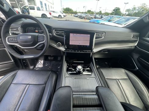 Used 2024 Jeep Wagoneer Series III AWD/4WD image 31