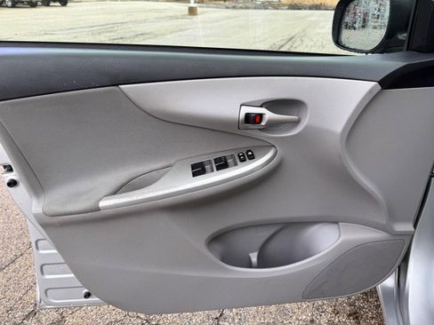 Used 2011 Toyota Corolla LE image 19