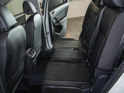 Used 2022 Volkswagen Tiguan SE image 13