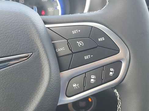 New 2026 Chrysler Pacifica Select image 36